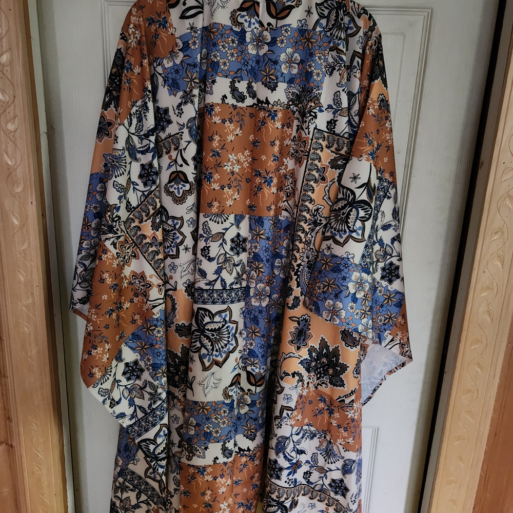 Floral Kimono with Orange and Blue Patterns - Picture 8 of 10